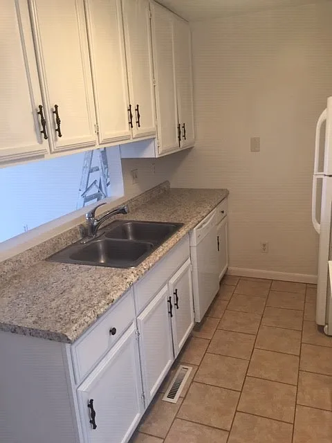 121 Oakwood Rd. - E — Photo 2