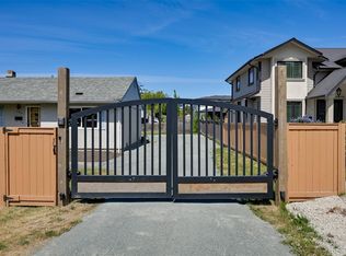 784 Snowdrop Ave, Saanich, BC V8Z 2N2