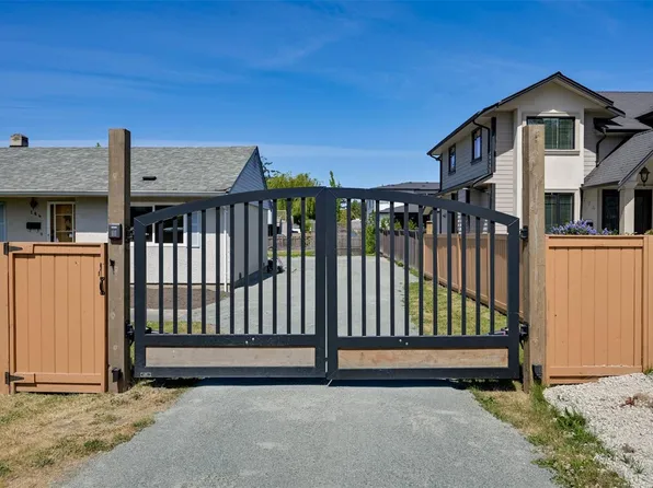 784 Snowdrop Ave, Saanich, BC V8Z 2N2