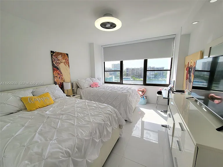 3505 S Ocean Dr #901 — Photo 15