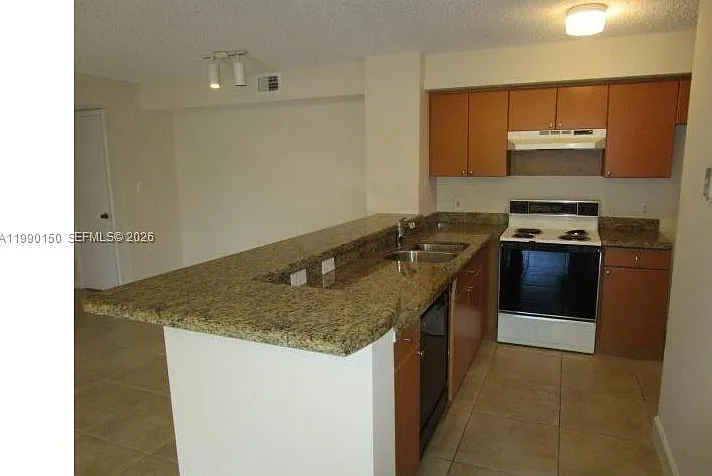 2 bed, 1060 sqft, $2,500 — Photo 2