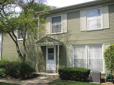 1231 Bunker Hill Ct APT E, Wheaton, IL, 60189