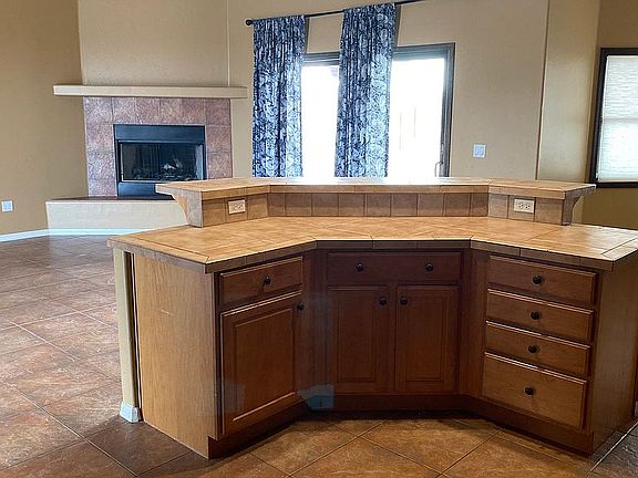 Kitchen Island / Living Room