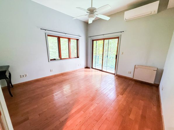 63 Lake Rd #1