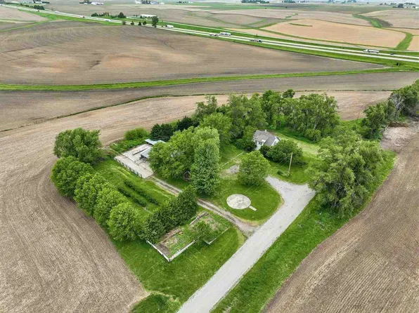 2221 S Ave, Williamsburg, IA 52361