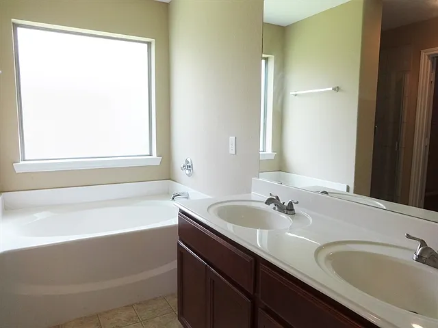 28606 Lockeridge Farms Dr — Photo 13