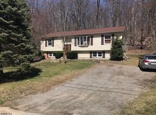 25 Hickory Rd, Highland Lakes, NJ 07422