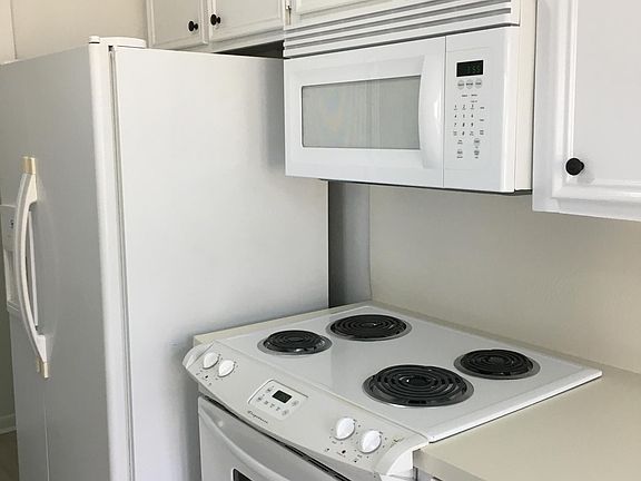 3rd image of 68 Dogwood Ln