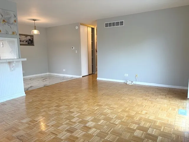 2S717 Winchester Cir E #4 — Photo 4