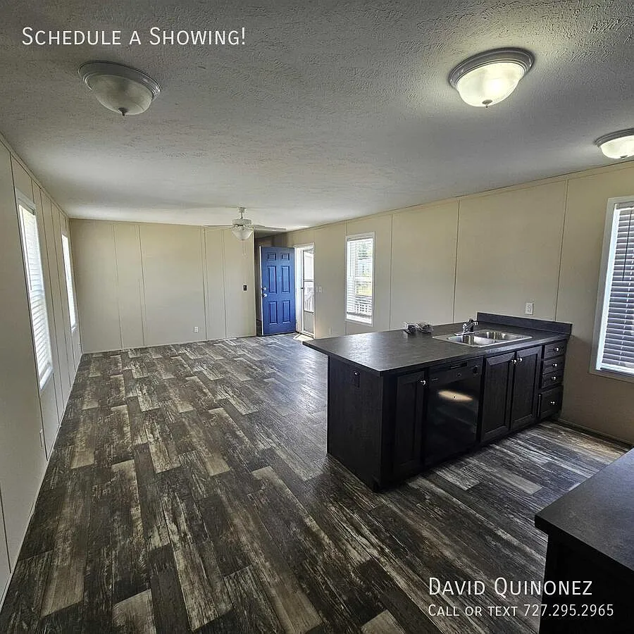 2737 W Washington Ctr — Photo 4
