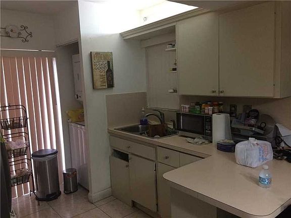 2nd image of 810 NW 105th Pl