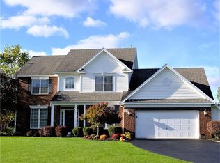 3 Oatsfield Cir, Penfield, NY 14526