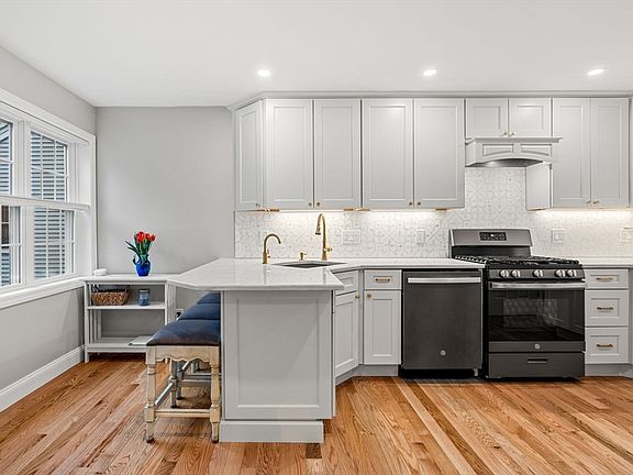 4th image of 8 Knollwood Ct Unit 8