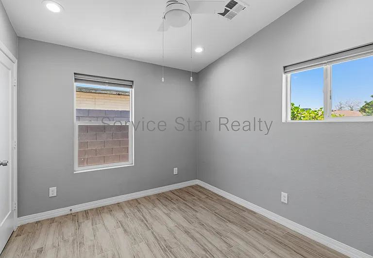 1556 W 5th St — Photo 10