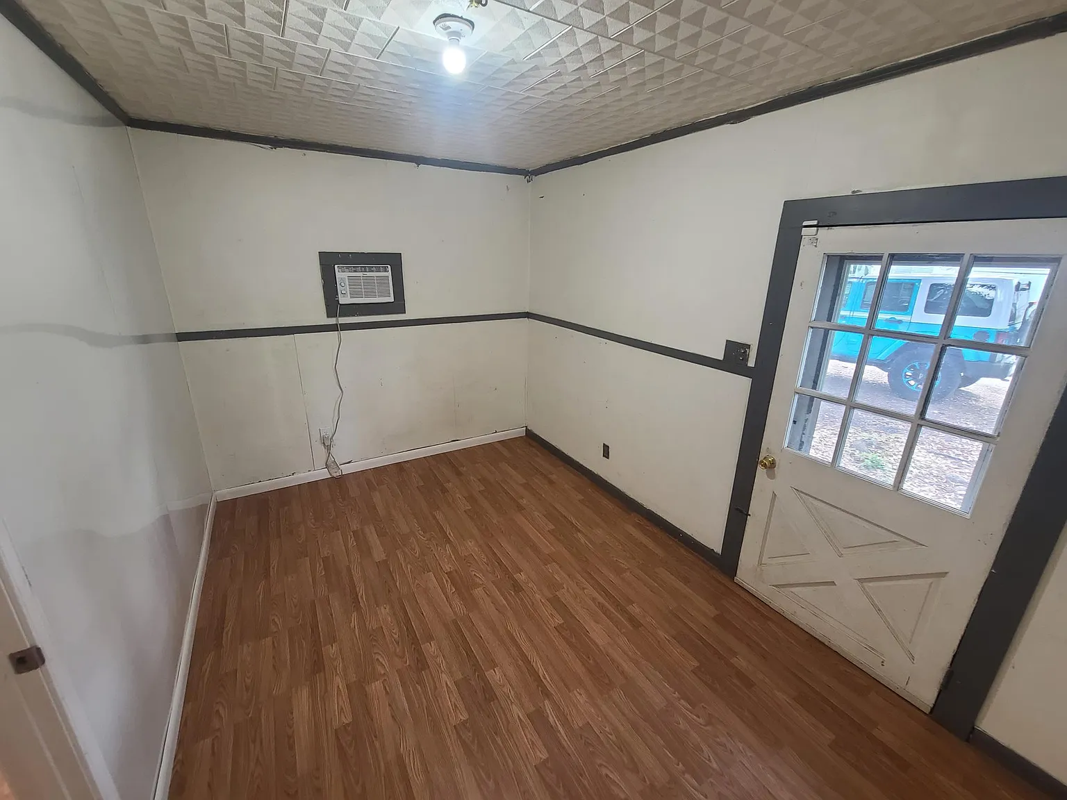1402 Maude Ave — Photo 4