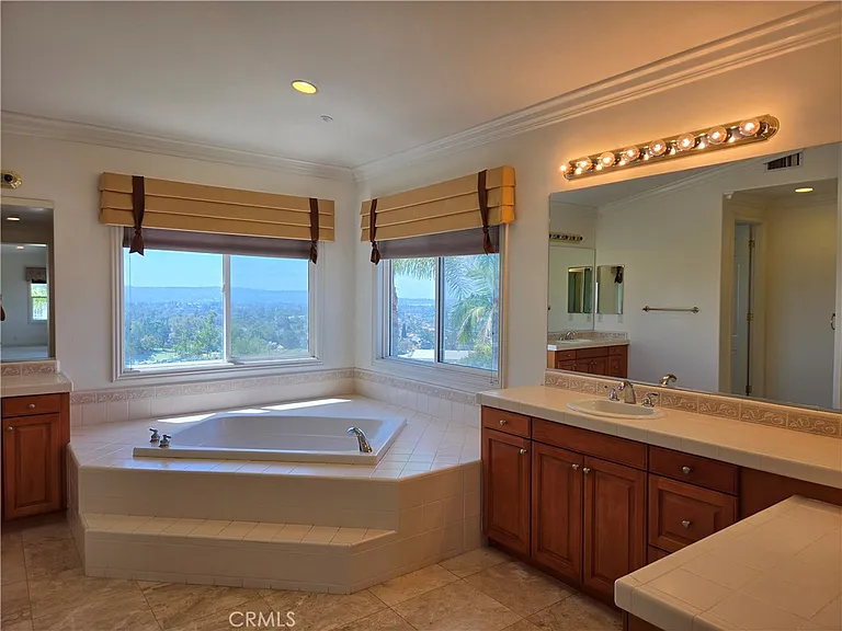 17568 Cloverdale Way — Photo 30