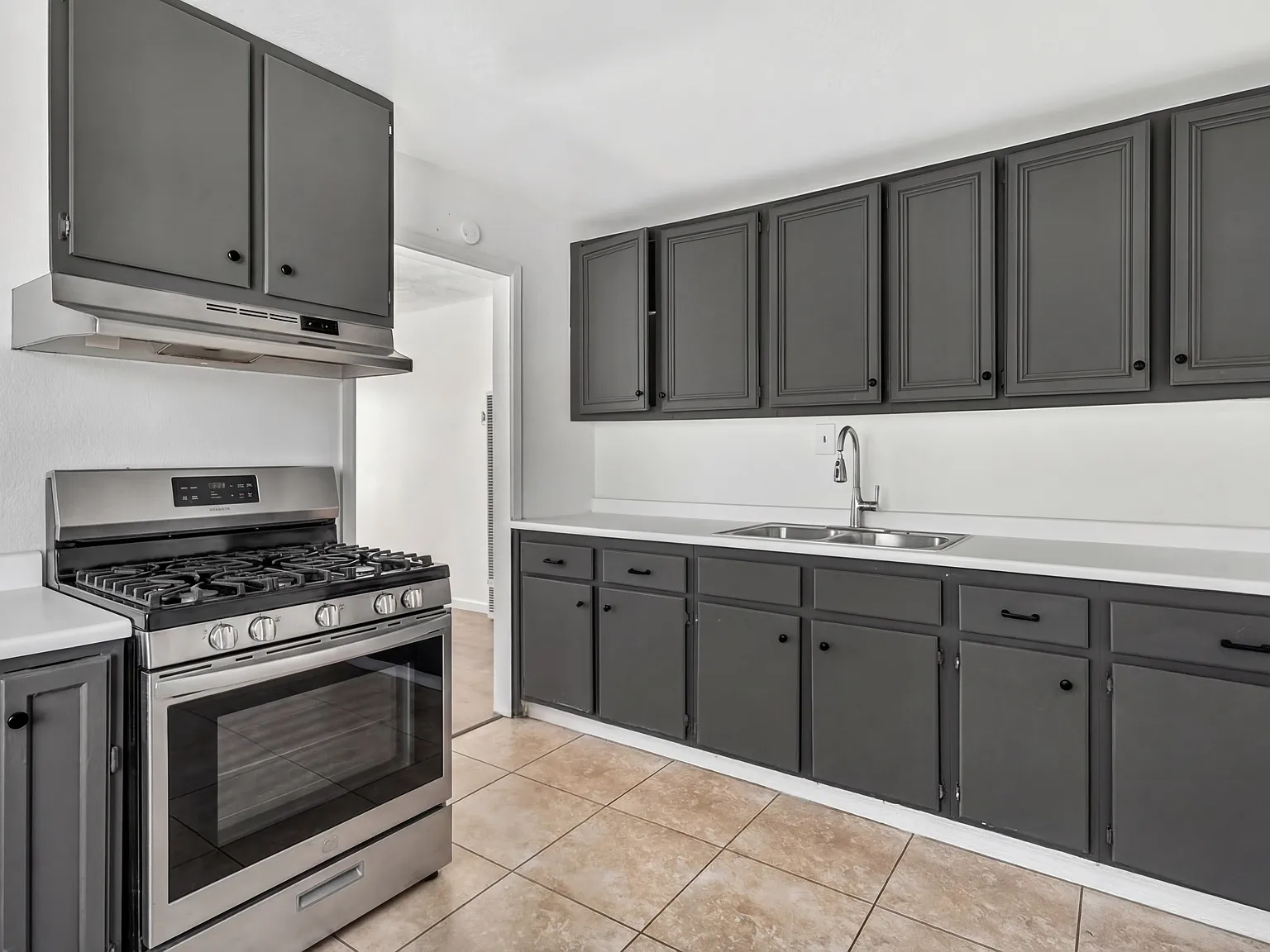 813 E Fredricks St — Photo 2