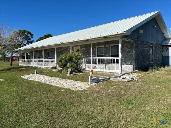 63 Kellie Ln, Seadrift, TX 77983