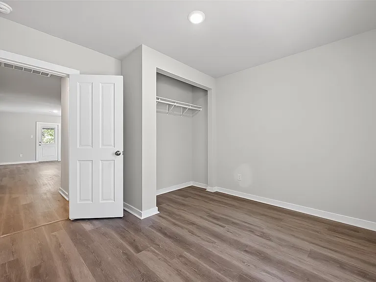 154 E Lakeview Dr — Photo 12