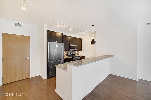 Building Photo - 123 S Green St #1107B