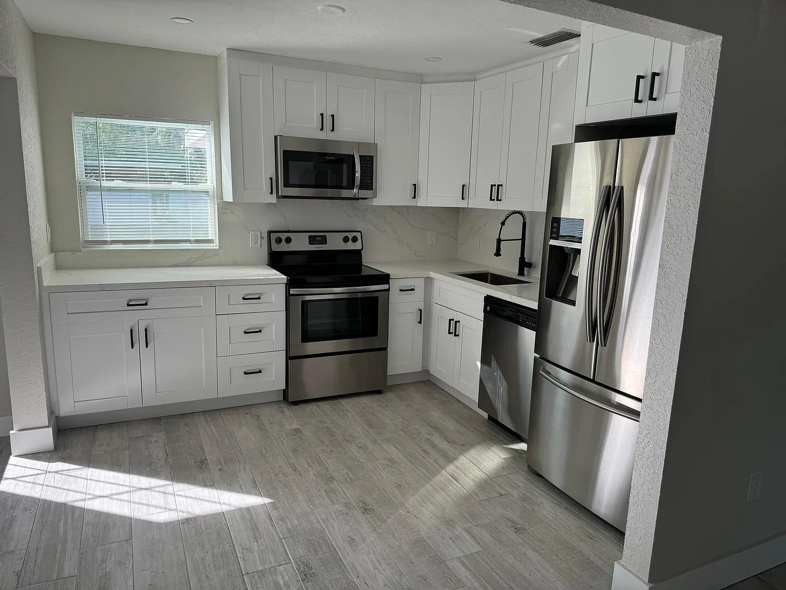 3 bed, 1007 sqft, $2,600 — Photo 2