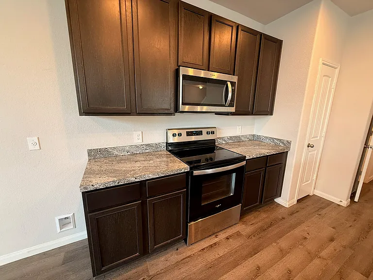 982 Rice Dr — Photo 7