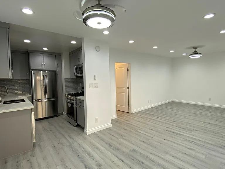 513 Avenue G #G — Photo 7