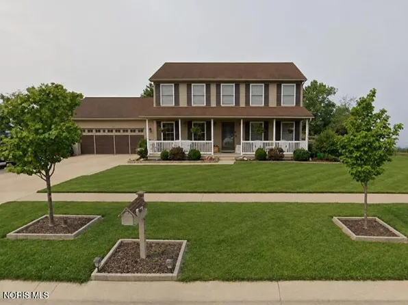 5701 Blue Grass Dr, Walbridge, OH 43465