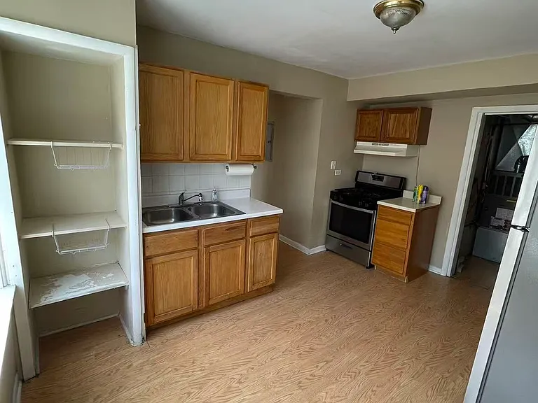 3252 W Armitage Ave — Photo 5