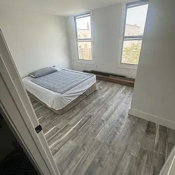254-256 E Eagle St #1 — Photo 7