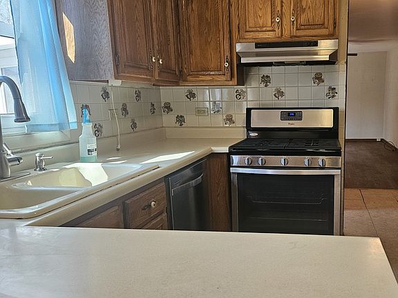 5th image of 4432 Blackhawk Ln