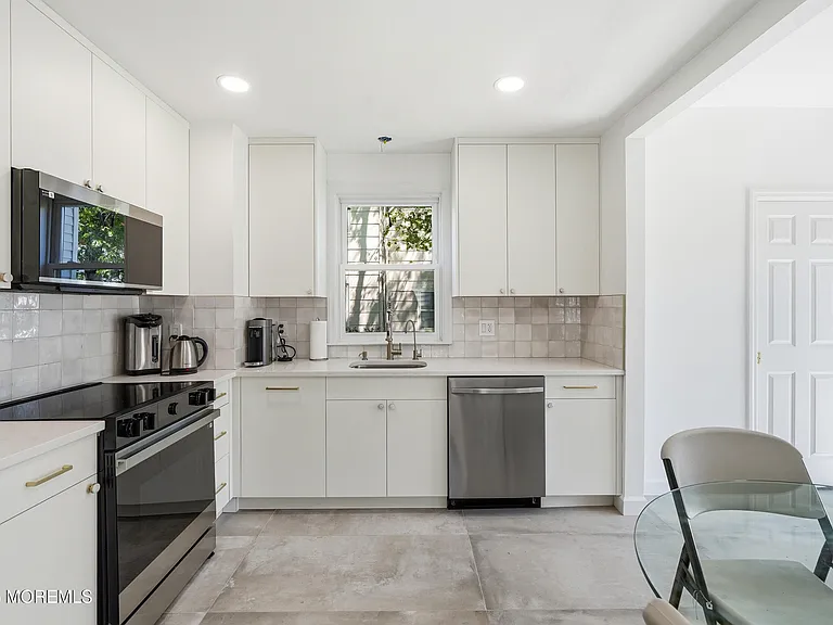 74 Poplar Ave — Photo 15