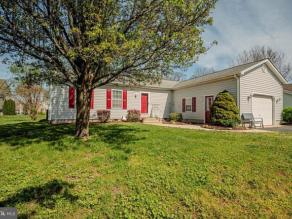 5th image of 66 Radcliffe Dr
