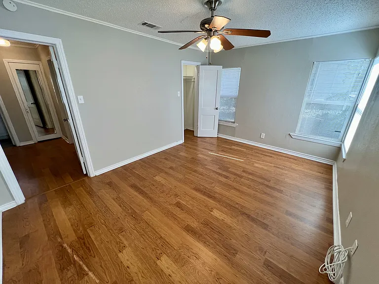 3225 Knox St — Photo 17