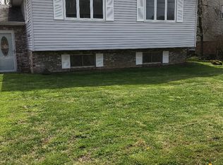 170 Greenwood Dr, Williamstown, WV 26187