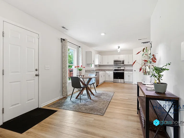 1018 Louise Dr — Photo 12