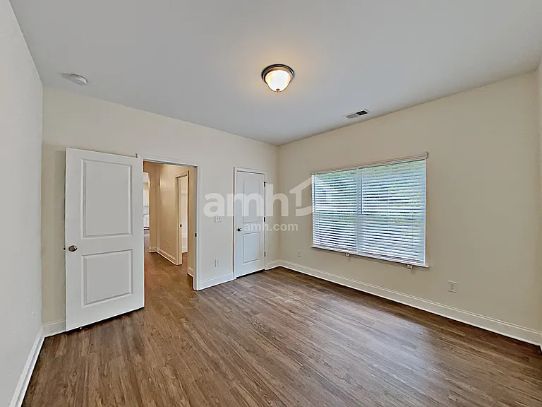 704 Sierra Ct — Photo 17