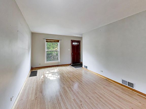 5th image of 3844 N Pacific Ave