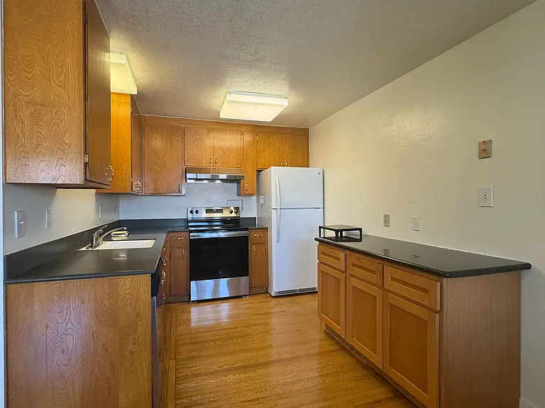 1821 Ogden Dr #12 — Photo 5