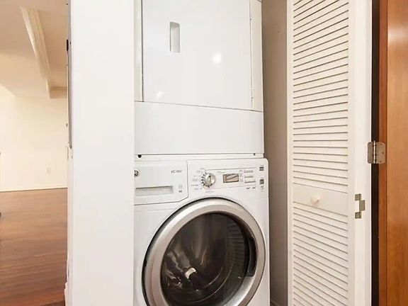 3rd image of 1663 Selby Ave Unit 3