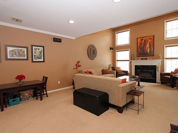 4th image of 35 Waldeck Ct #29
