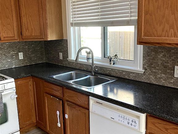3rd image of 702 Hamilton Ave