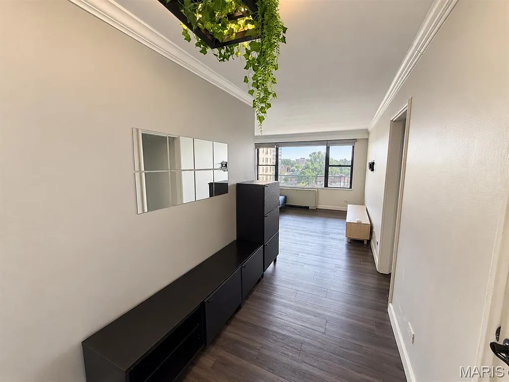 2 bed, 1.0 bath, 980 sqft, $2,250 — Photo 2