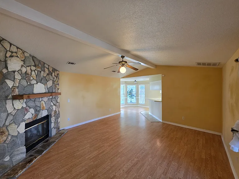 148 Meadowbrook Ct — Photo 3