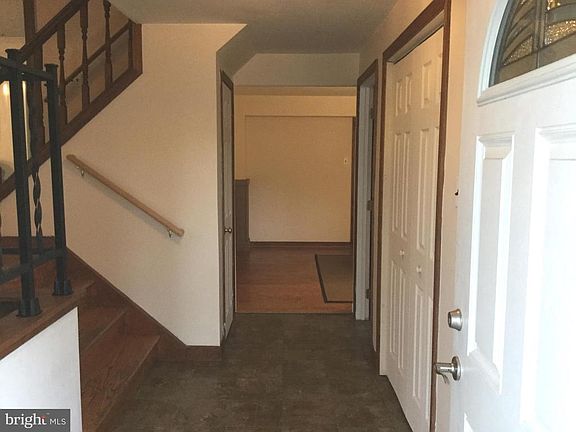 5th image of 31 Sanford Dr