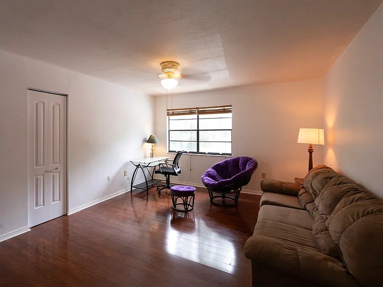 625 SW 10th Ln #4 — Photo 5