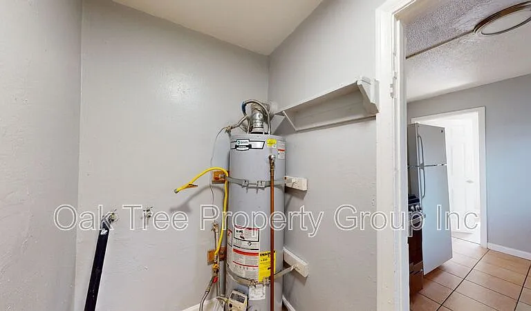 6621 Bancroft Ave — Photo 16