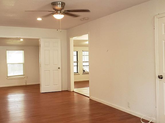 3rd image of 318 Golden Crown Dr