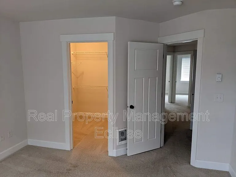 1320 Chelsea Walk NE — Photo 8