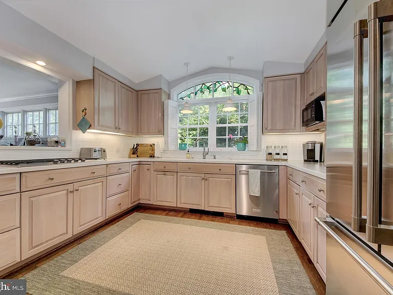 8232 Kerry Ct — Photo 5